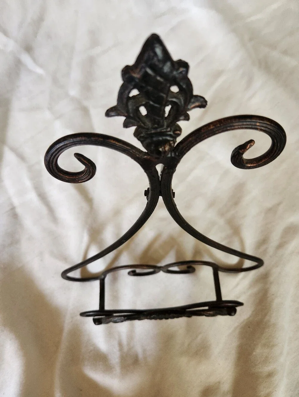 Vintage Style Scroll Metal Easel Plate Display Stand Black Copper Tone
